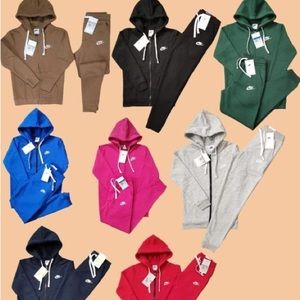 Kids Nike sweatsuits! Xs- 5/6
S-7/8
M-9/10
L-11/12
Xl - 13/14